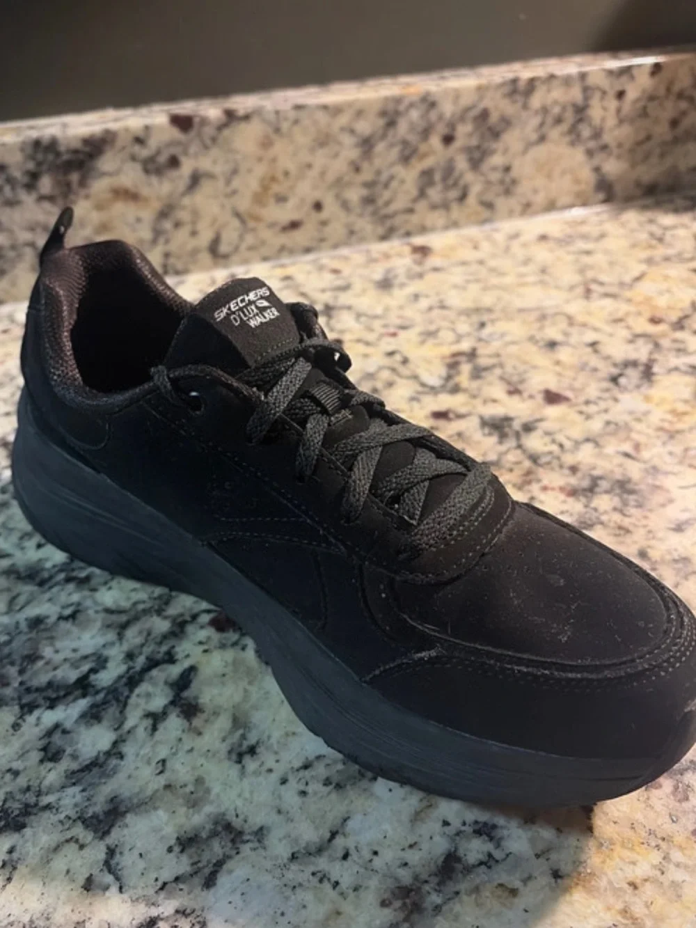 SKECHERS♦️D’LUX WALKER